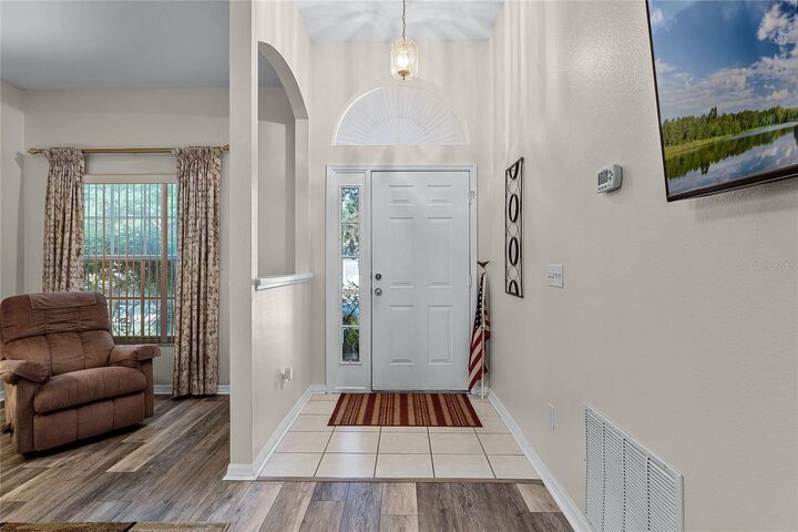 Property Photo:  5506 Ligustrum Loop  FL 32765 