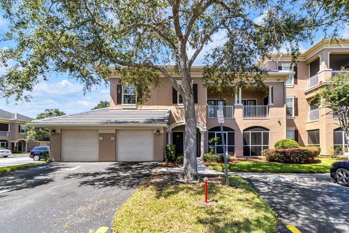 Property Photo:  14304 Fredricksburg Drive 402  FL 32837 