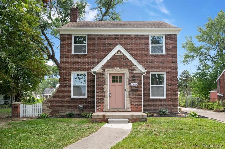 16664 Forest Avenue  Eastpointe MI 48021-3345 photo