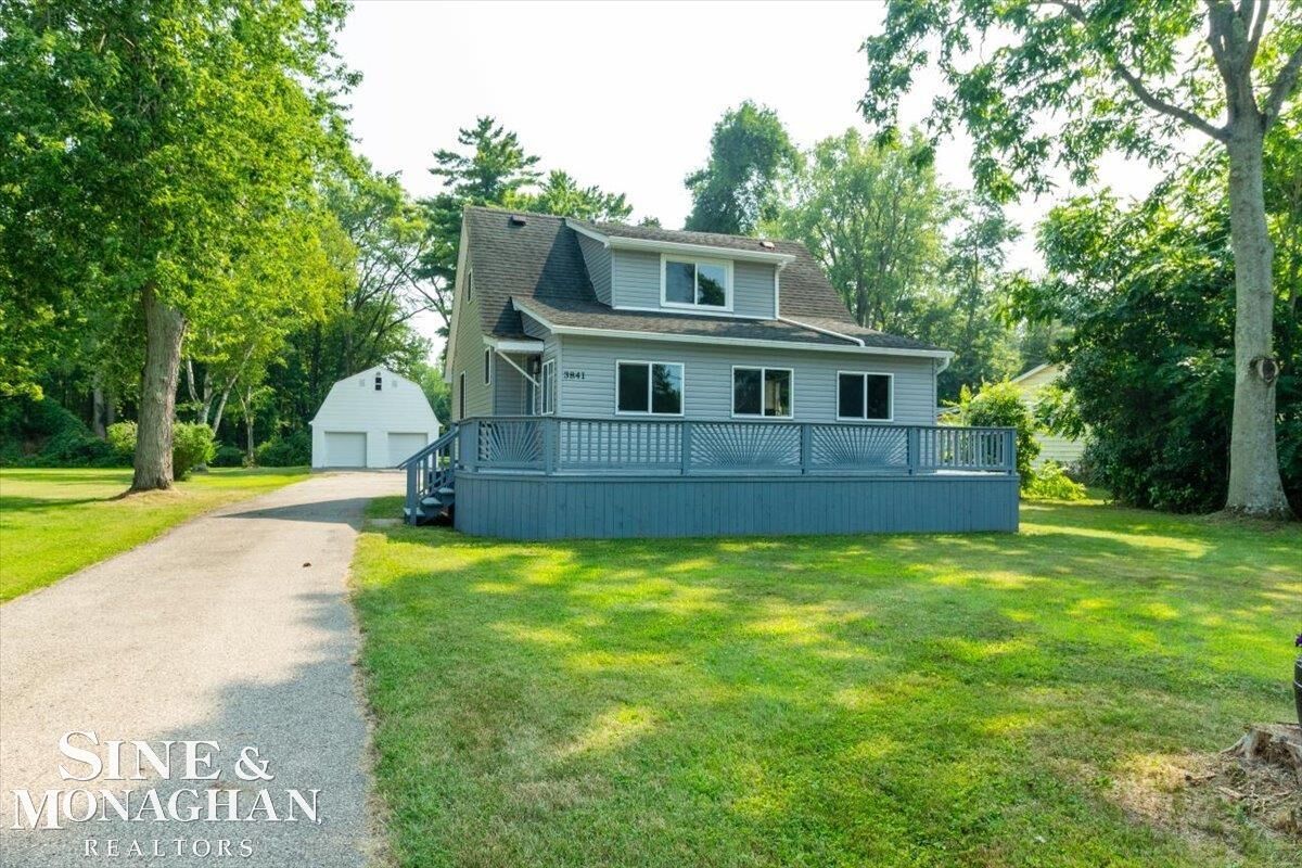 Property Photo:  3841 Ravenswood Road  MI 48040 