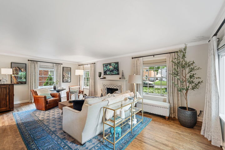 Property Photo:  801 E Chateau Pl  WI 53217 