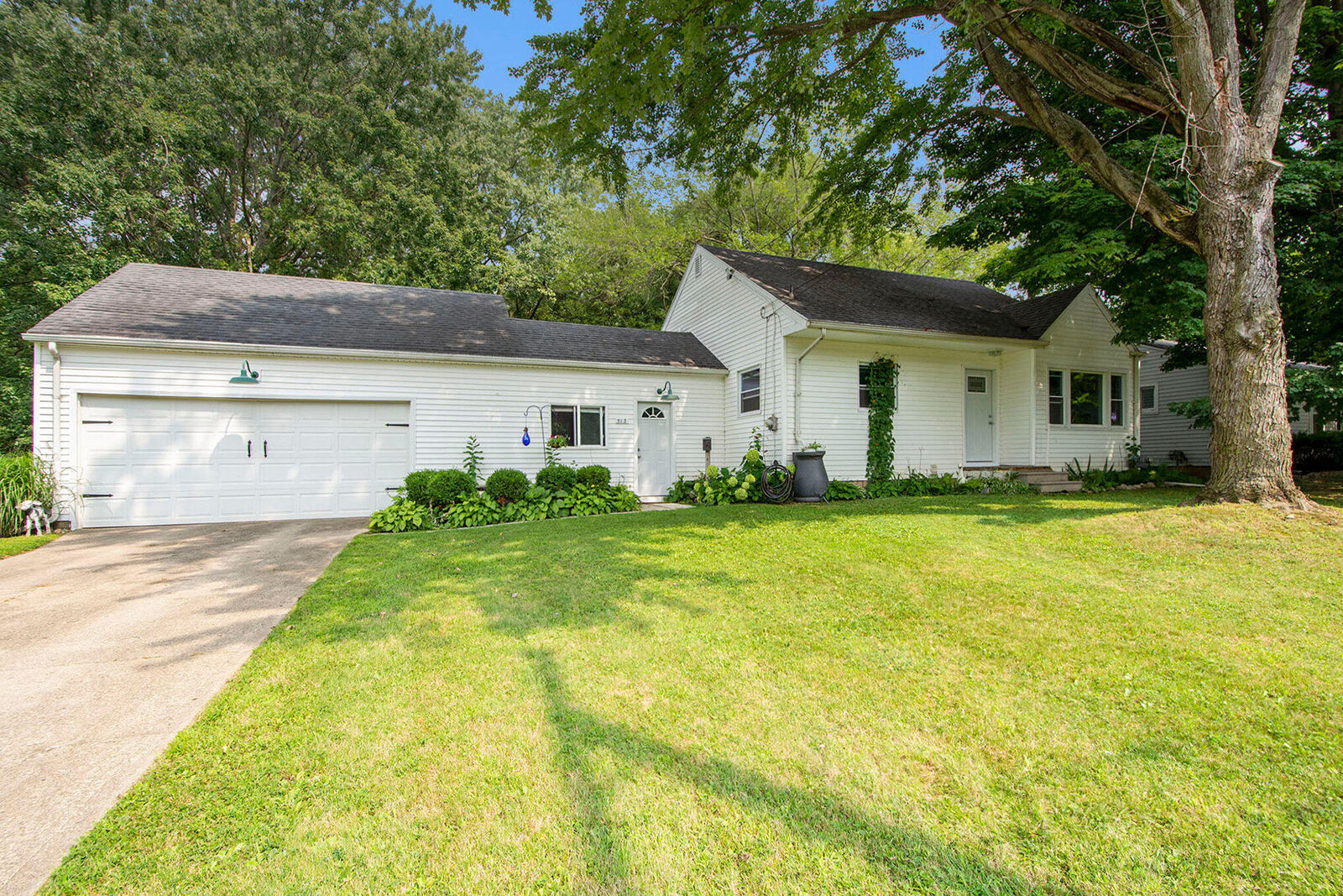 Property Photo: 513 Gregory Place MI 49202