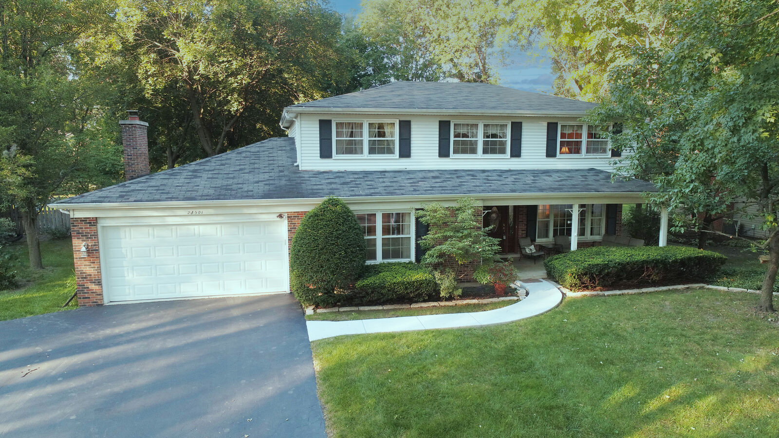 Property Photo: 2S501 Seneca Drive IL 60189