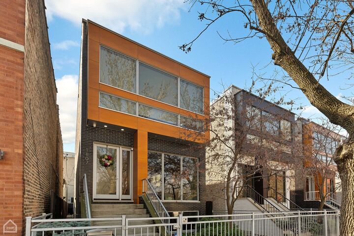 1807 W Ohio Street  Chicago IL 60622 photo