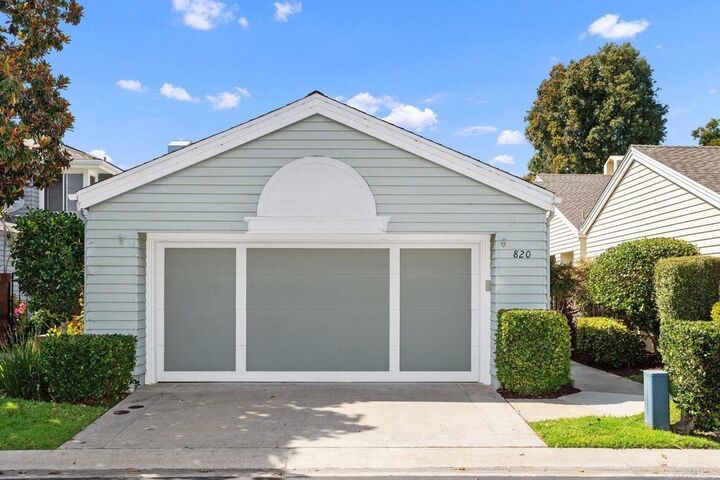 Property Photo:  820 Daphne Court  CA 92011 