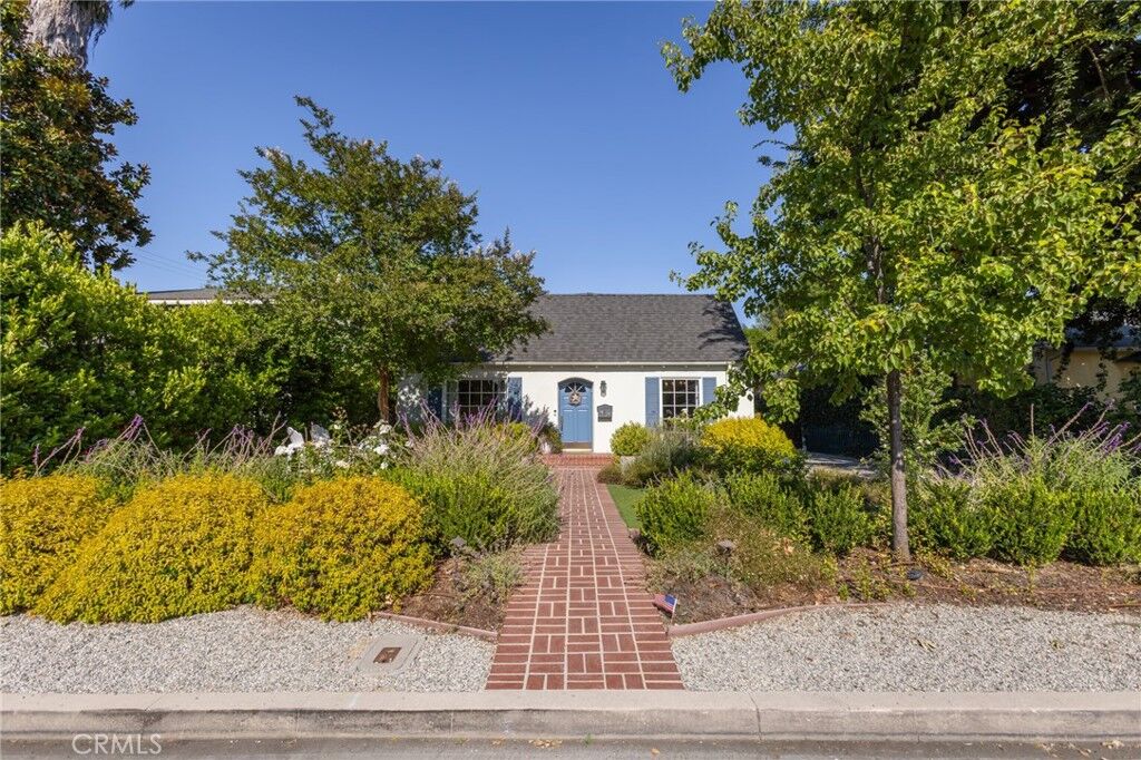 Property Photo: 4852 Ben Avenue CA 91607