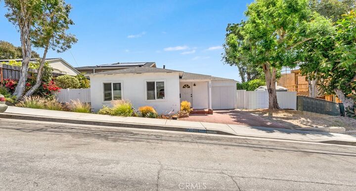 708 S Redondo Avenue  Manhattan Beach CA 90266 photo