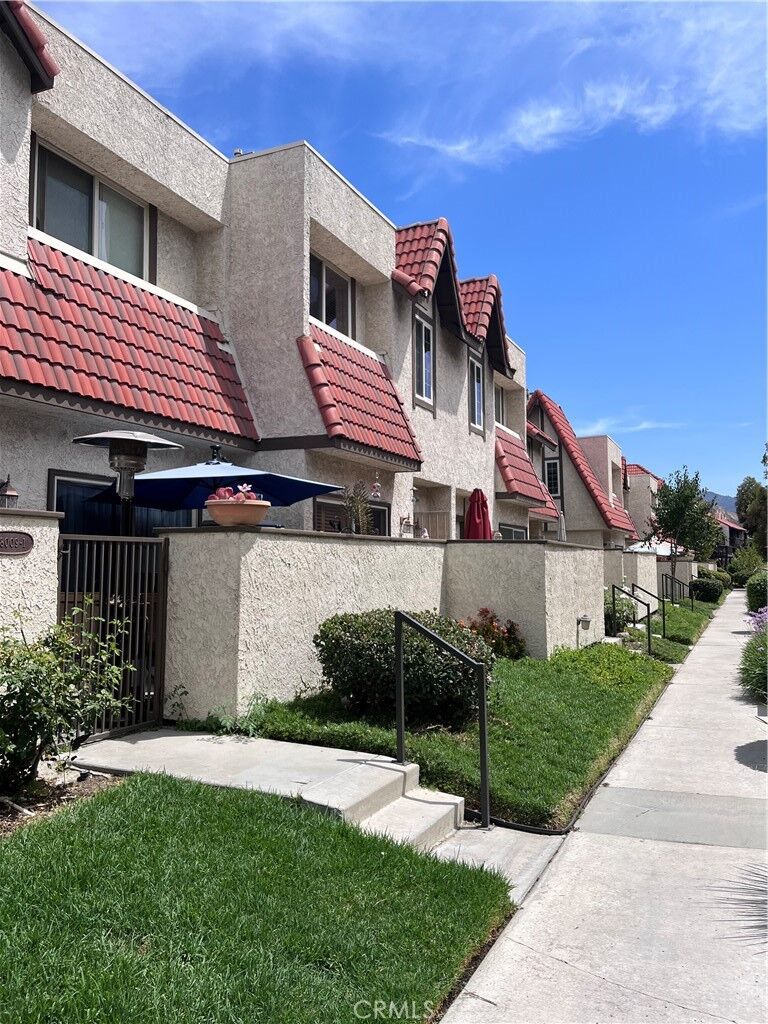Property Photo: 18009 River Circle 2 CA 91387