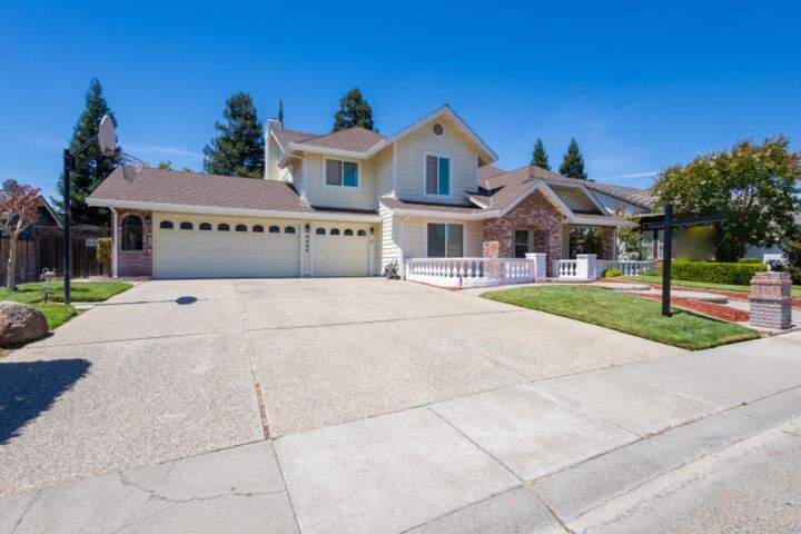 Property Photo: 5400 Lawnview Way CA 95758