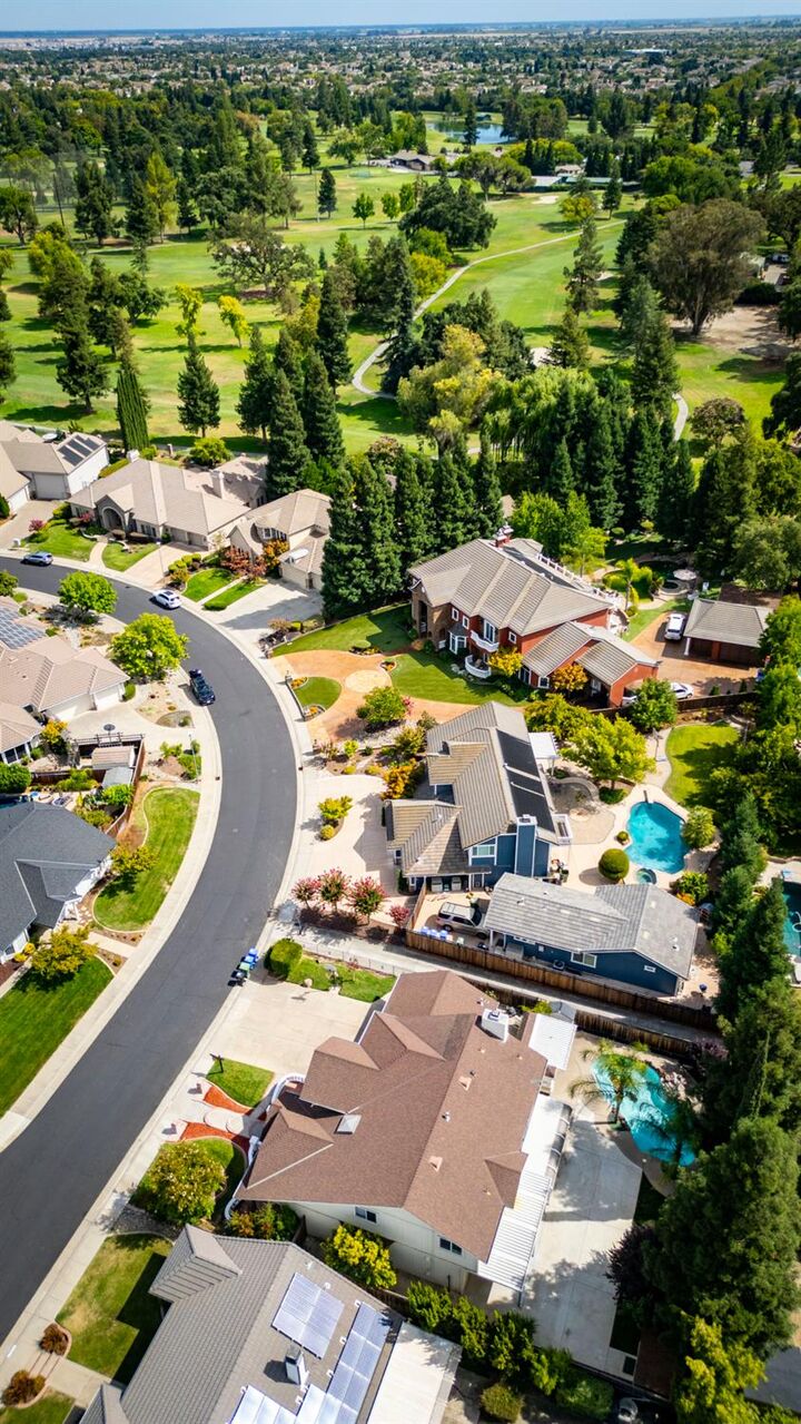 Property Photo: 5400 Lawnview Way CA 95758