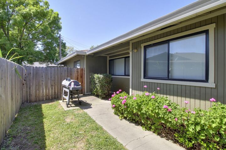 Property Photo: 7314 Berna Way CA 95823