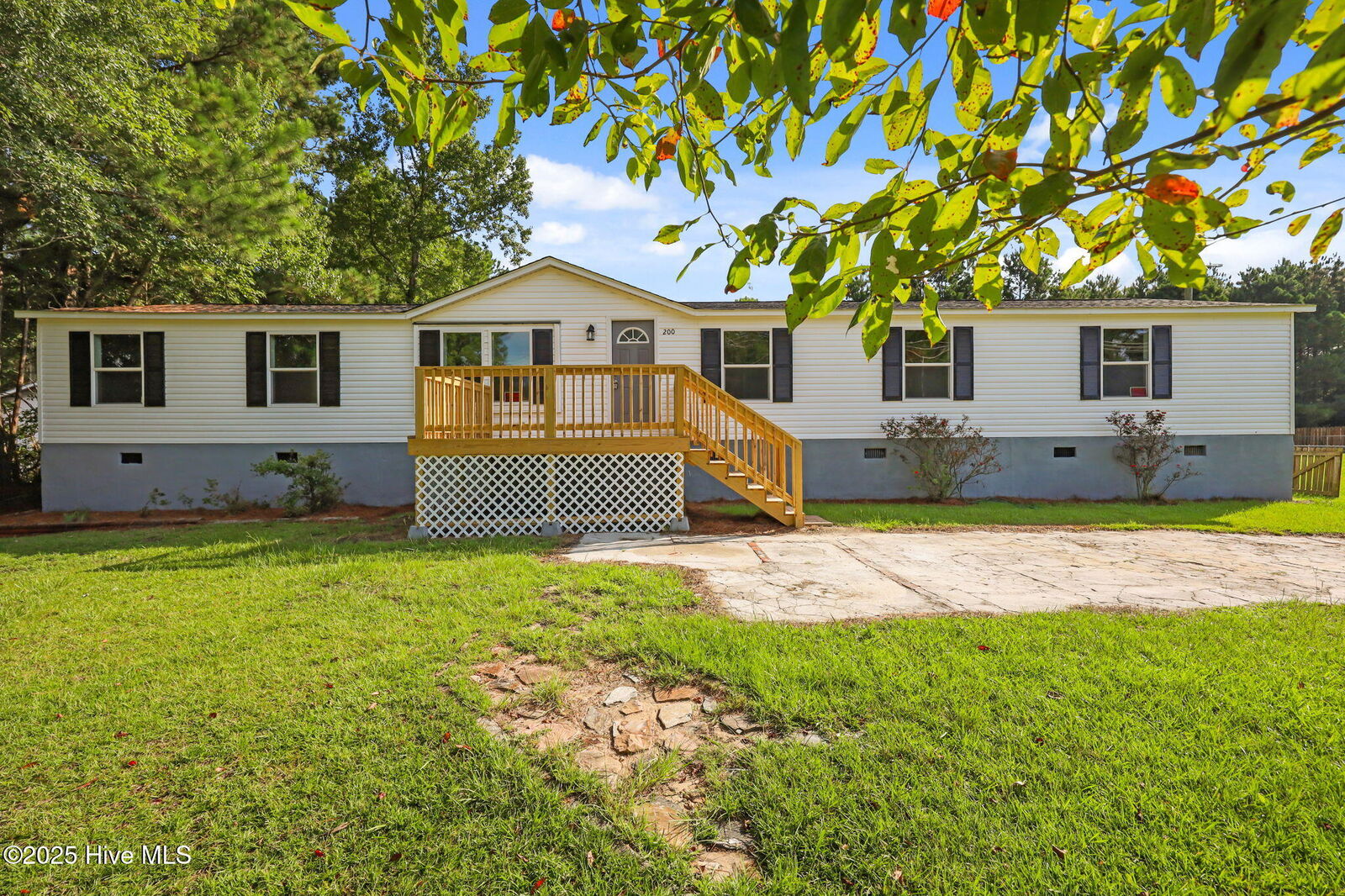 Property Photo: 200 King Road NC 28540