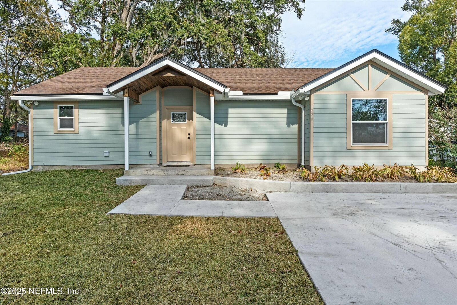 Property Photo: 1285 Azalea Drive FL 32205