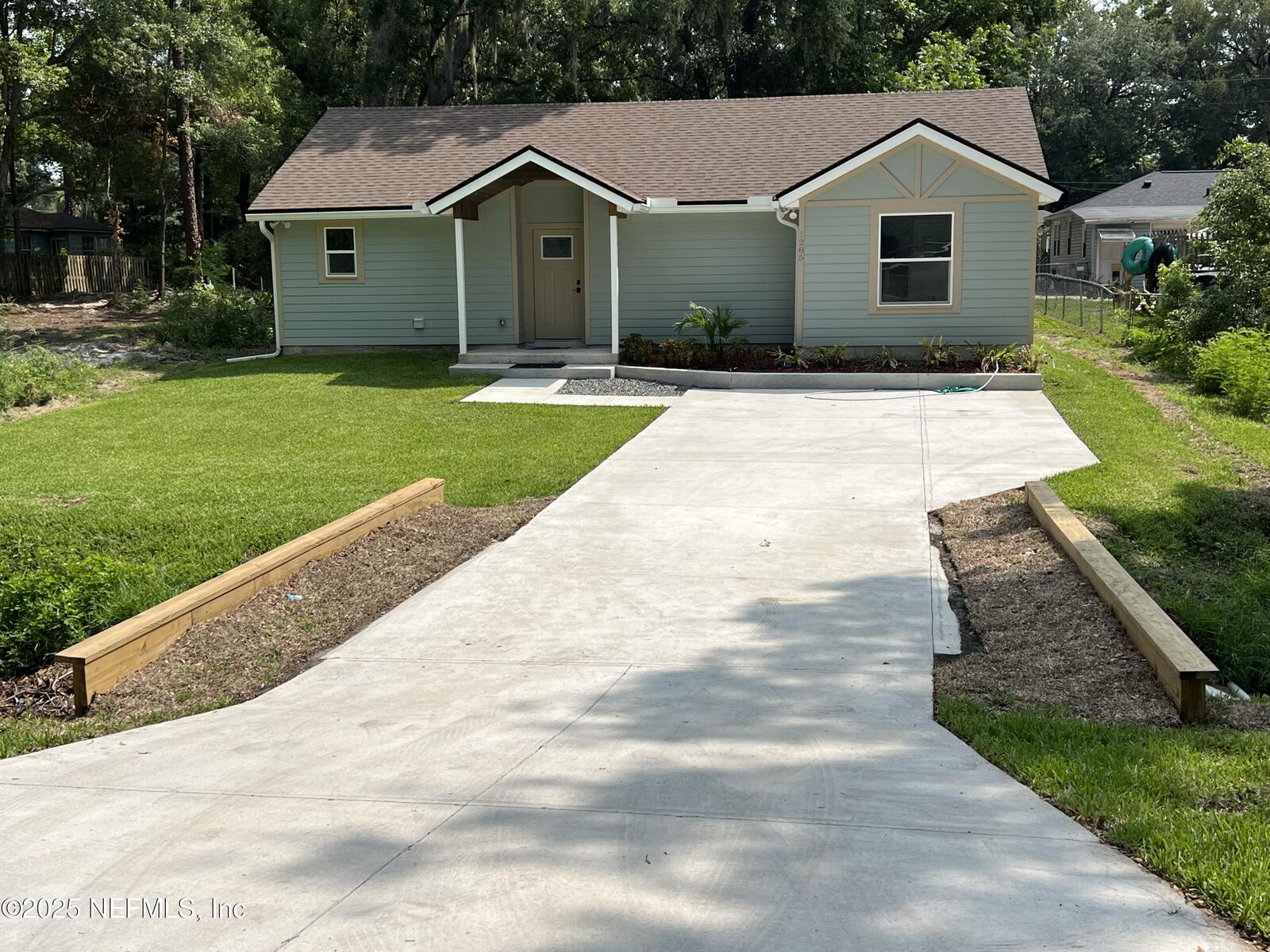 Property Photo: 1285 Azalea Drive FL 32205