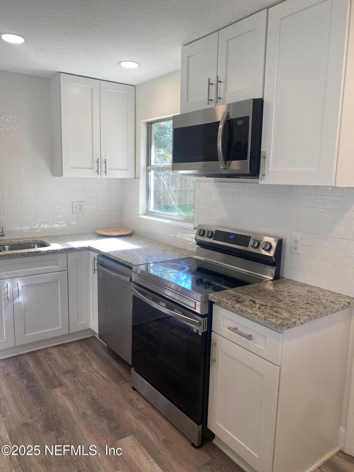 Property Photo:  7262 Kivler Drive  FL 32210 