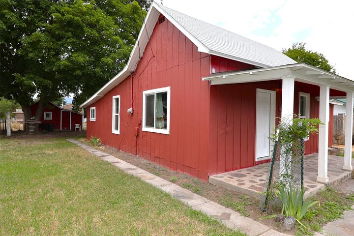 Property Photo:  305 W 2nd Street  MT 59859 