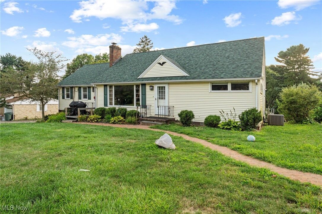 Property Photo:  805 Woodlawn Avenue NW  OH 44708 