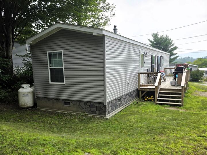 Property Photo:  14 Hilltop Manor Mobile Home Park  NH 03561 