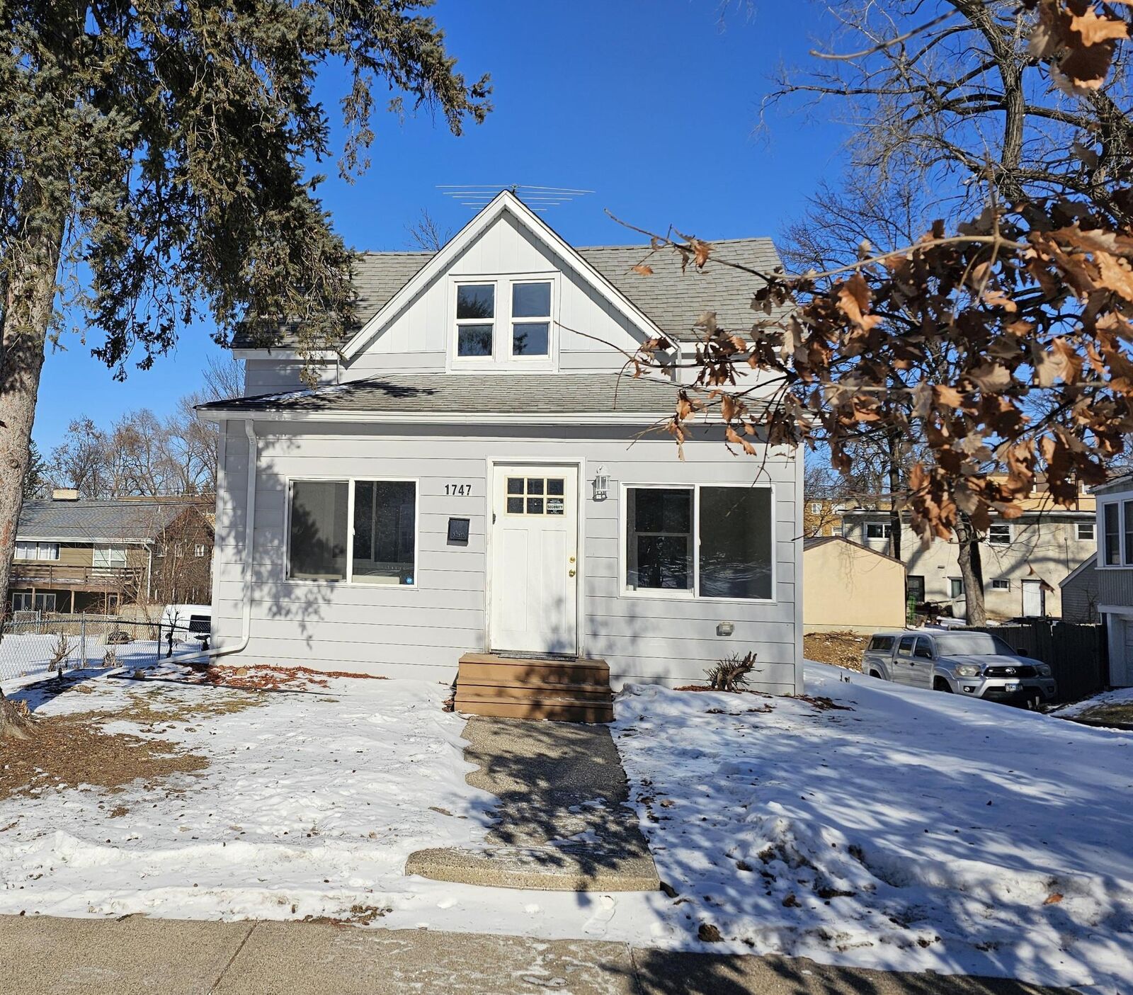 Property Photo:  1747 York Avenue  MN 55106 