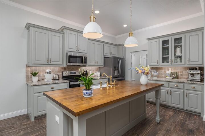 Property Photo: 1033 Tex Lane TX 76082