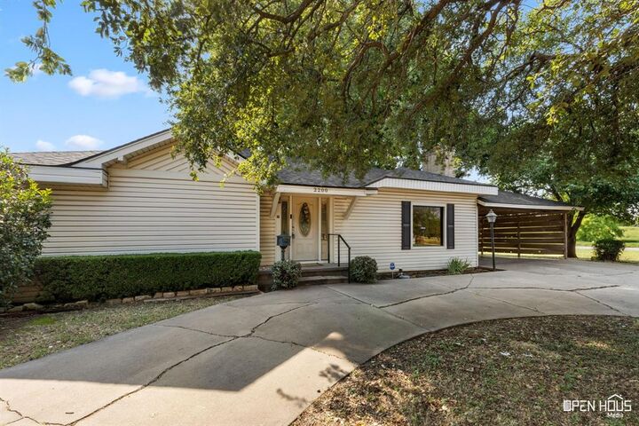 Property Photo: 2200 Marshal Street TX 76301