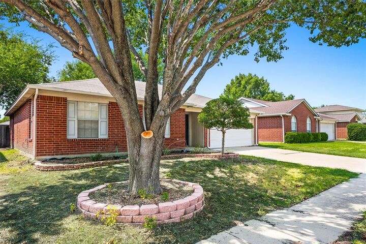Property Photo:  6426 Nicole Way  TX 76002 