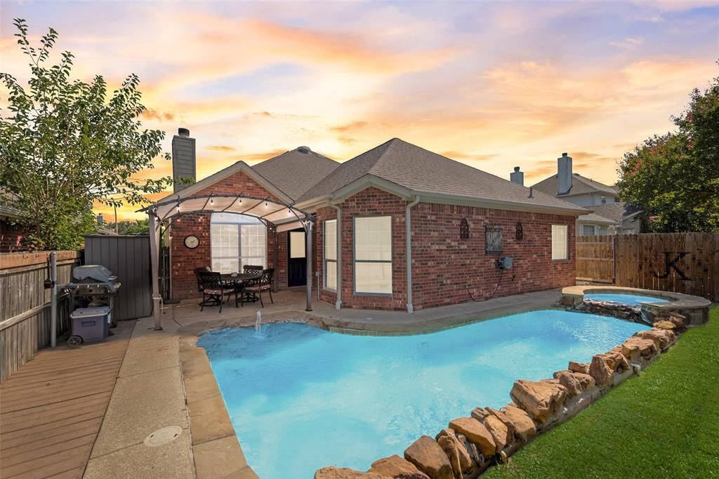 Property Photo: 4601 Angelina Way TX 76137