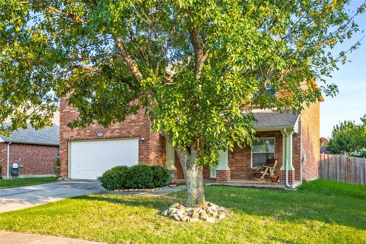 Property Photo: 1916 Bradford Pear Drive TX 75068