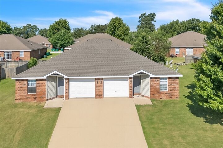 Property Photo: 232 & 234 Graystone Circle AR 72719