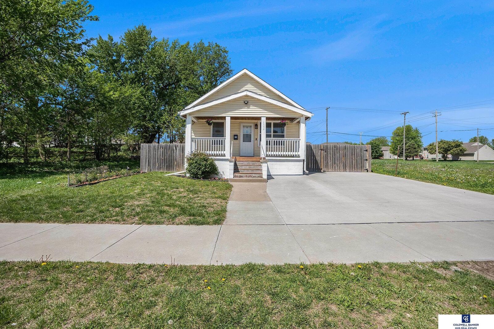 Property Photo:  1552 N 17th Street  NE 68110 