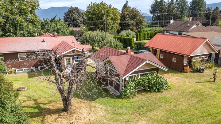 1080 20 Avenue SW  Salmon Arm BC V1E 1L6 photo