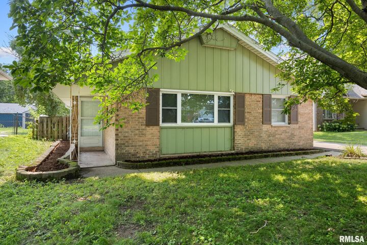 Property Photo:  620 W Mount Hawley Terrace  IL 61615 