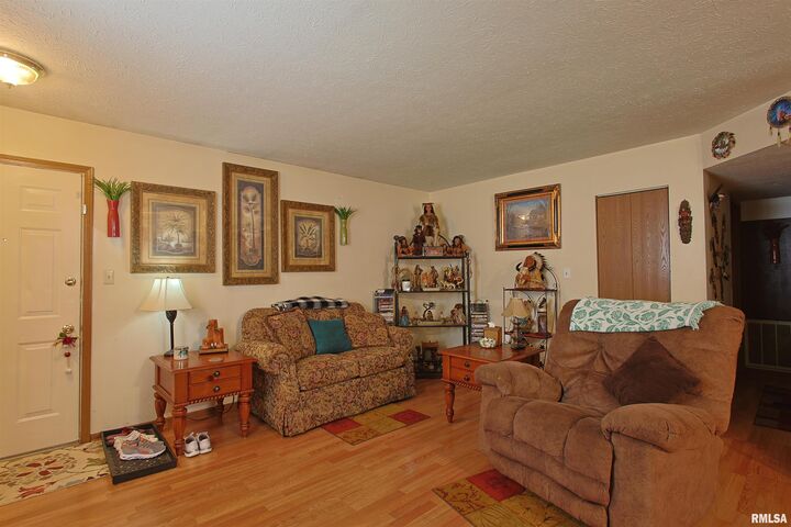 Property Photo:  601/605 S 6th Street 4  IL 62948 