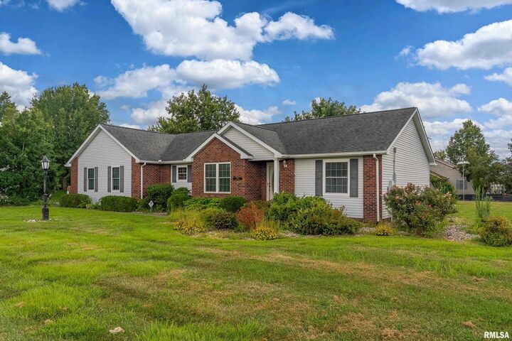Property Photo:  401 Bogie Drive  IL 62948 