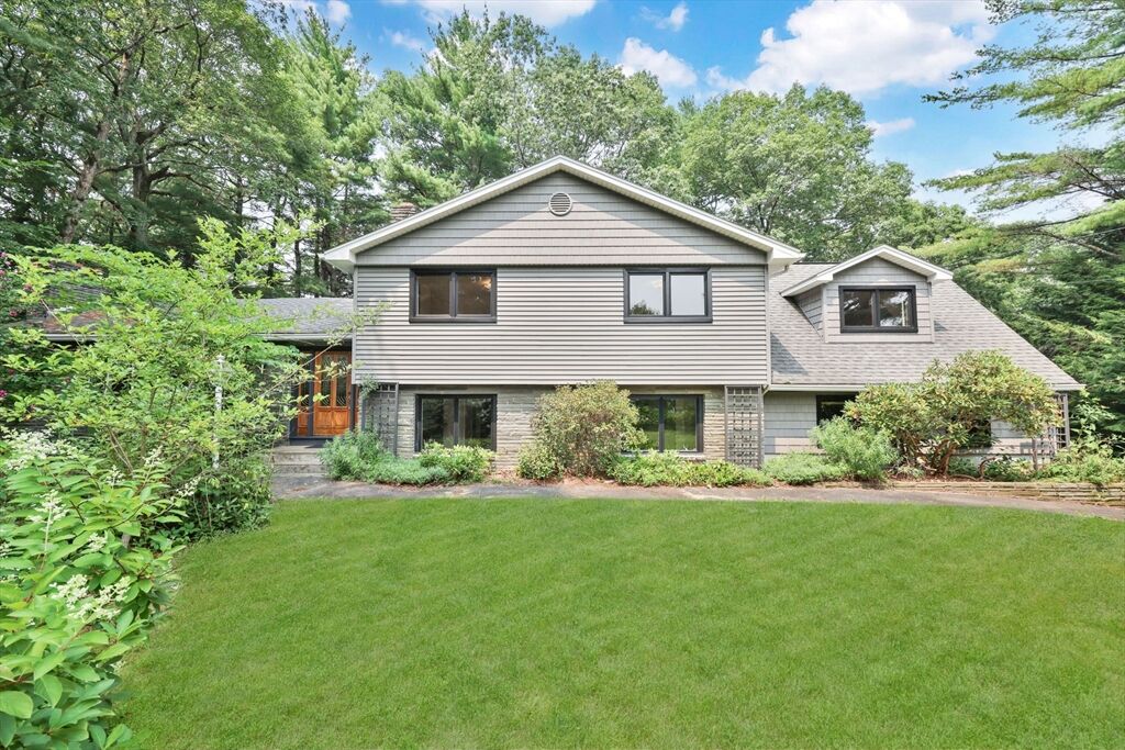 Property Photo:  8 Fox Hill Dr  MA 01095