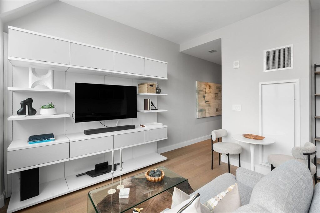 Property Photo:  100 Shawmut Ave 205  MA 02118 