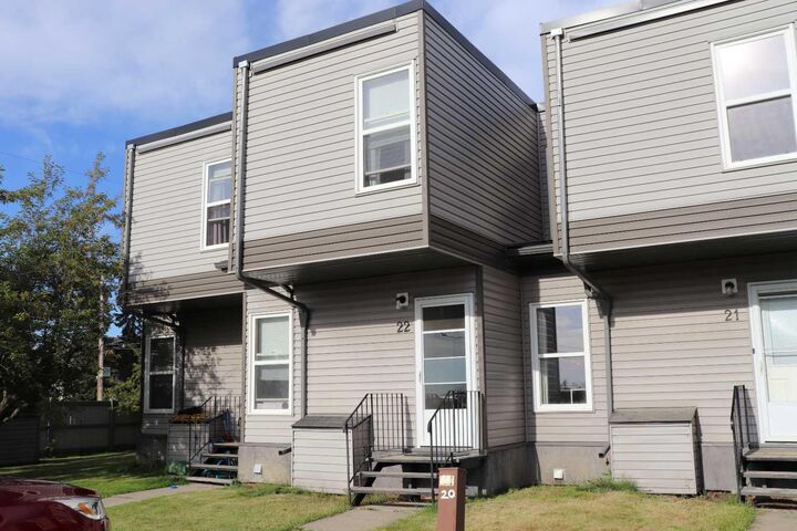 Property Photo:  5437 10 Avenue 22  AB T7E 1K2 