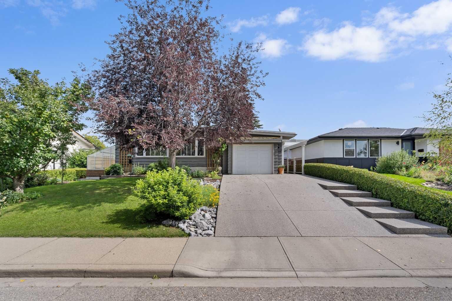 Photo de la propriété:  4440 Brentwood Green NW  AB T2L 1L4 