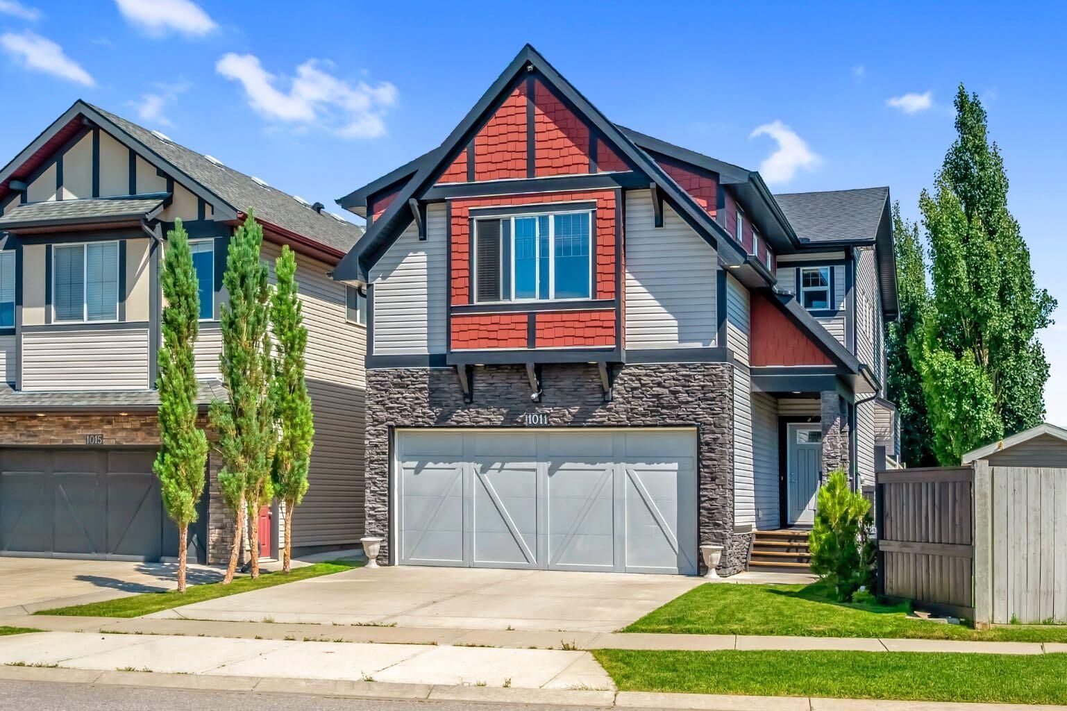 Property Photo:  1011 Kings Heights Road SE  AB T4A 0M5 
