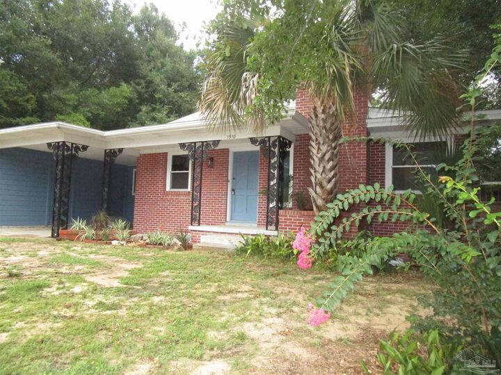Property Photo: 1910 Copley Dr FL 32503