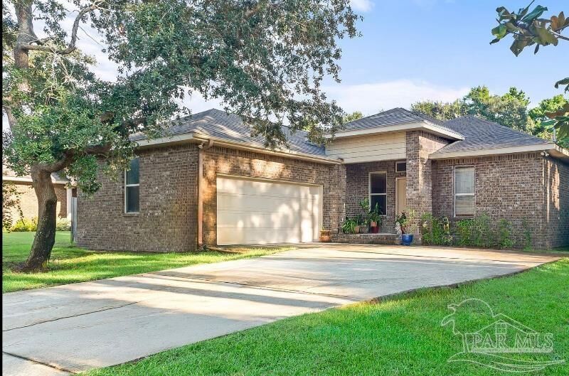 Property Photo: 8674 Rio Vista Dr FL 32566