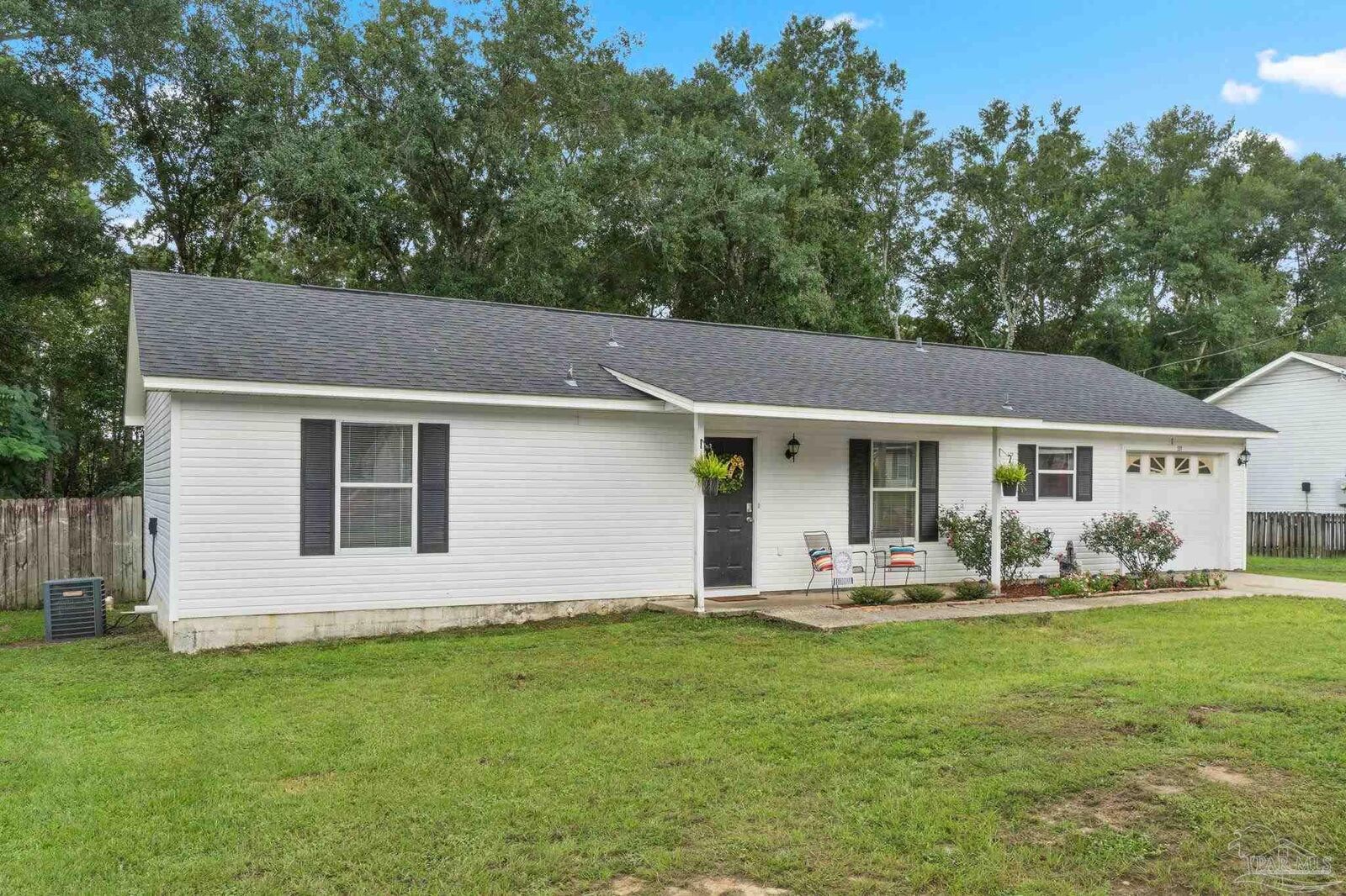 Property Photo: 537 Greenbury Dr FL 32533