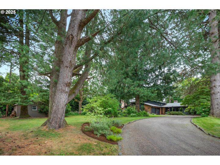Property Photo: 1601 NE 144th Ave OR 97230