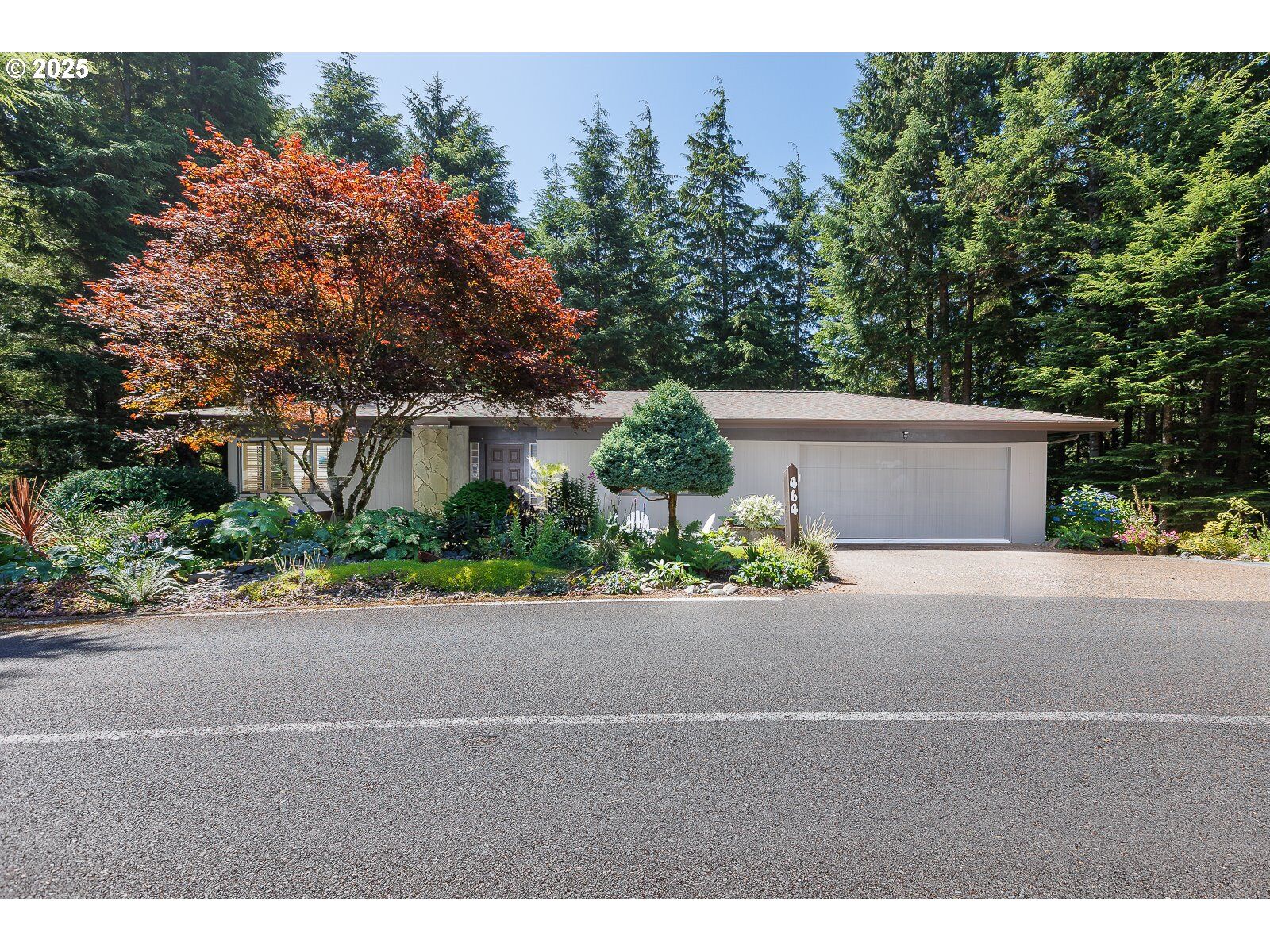 Property Photo: 464 Salishan Hills Dr OR 97388