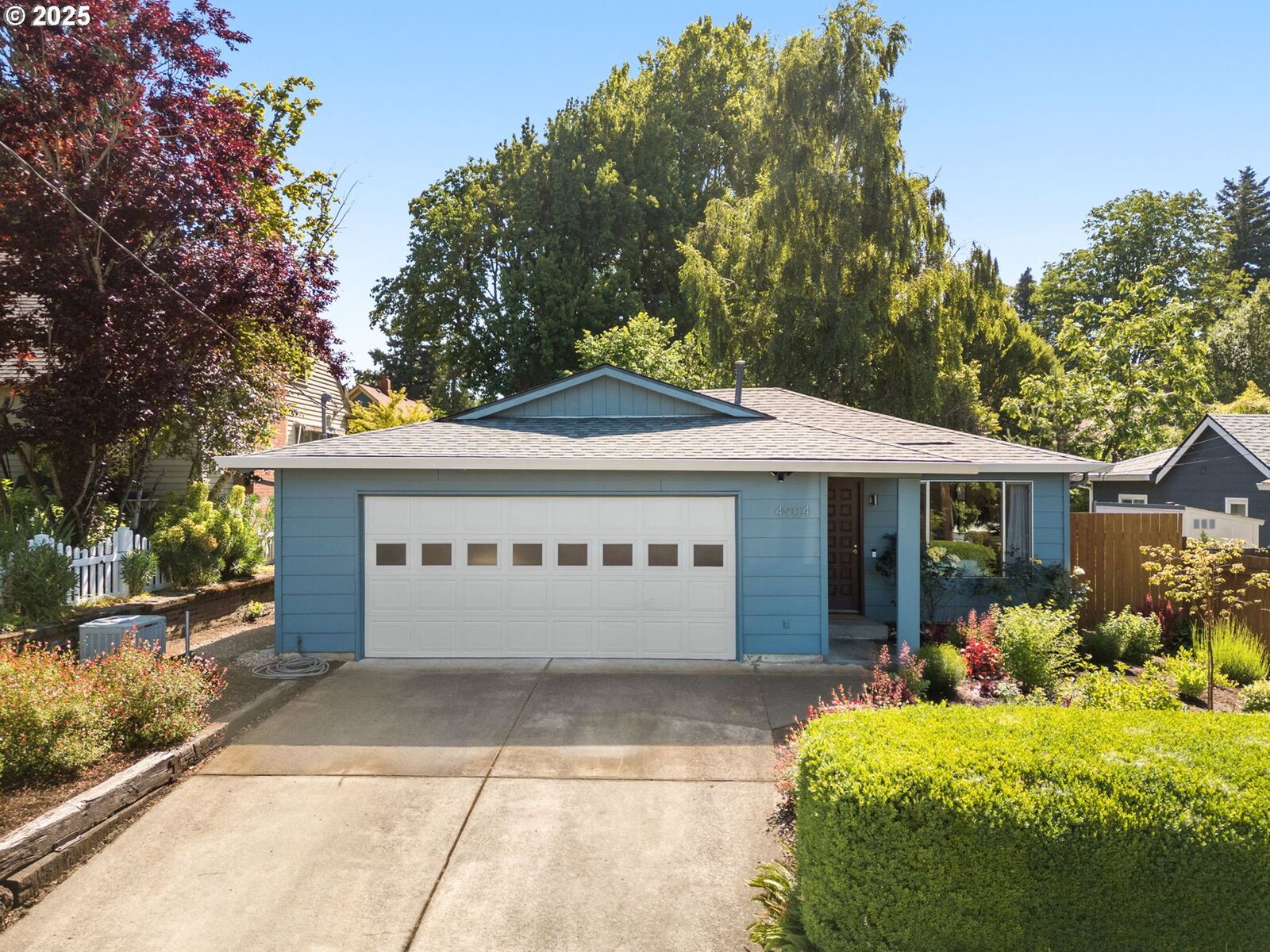 Property Photo:  4904 SE 36th Pl  OR 97202 