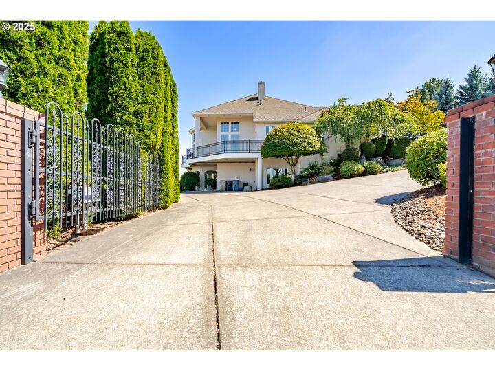 Property Photo: 1904 NW Eagles Ridge Ln OR 97321