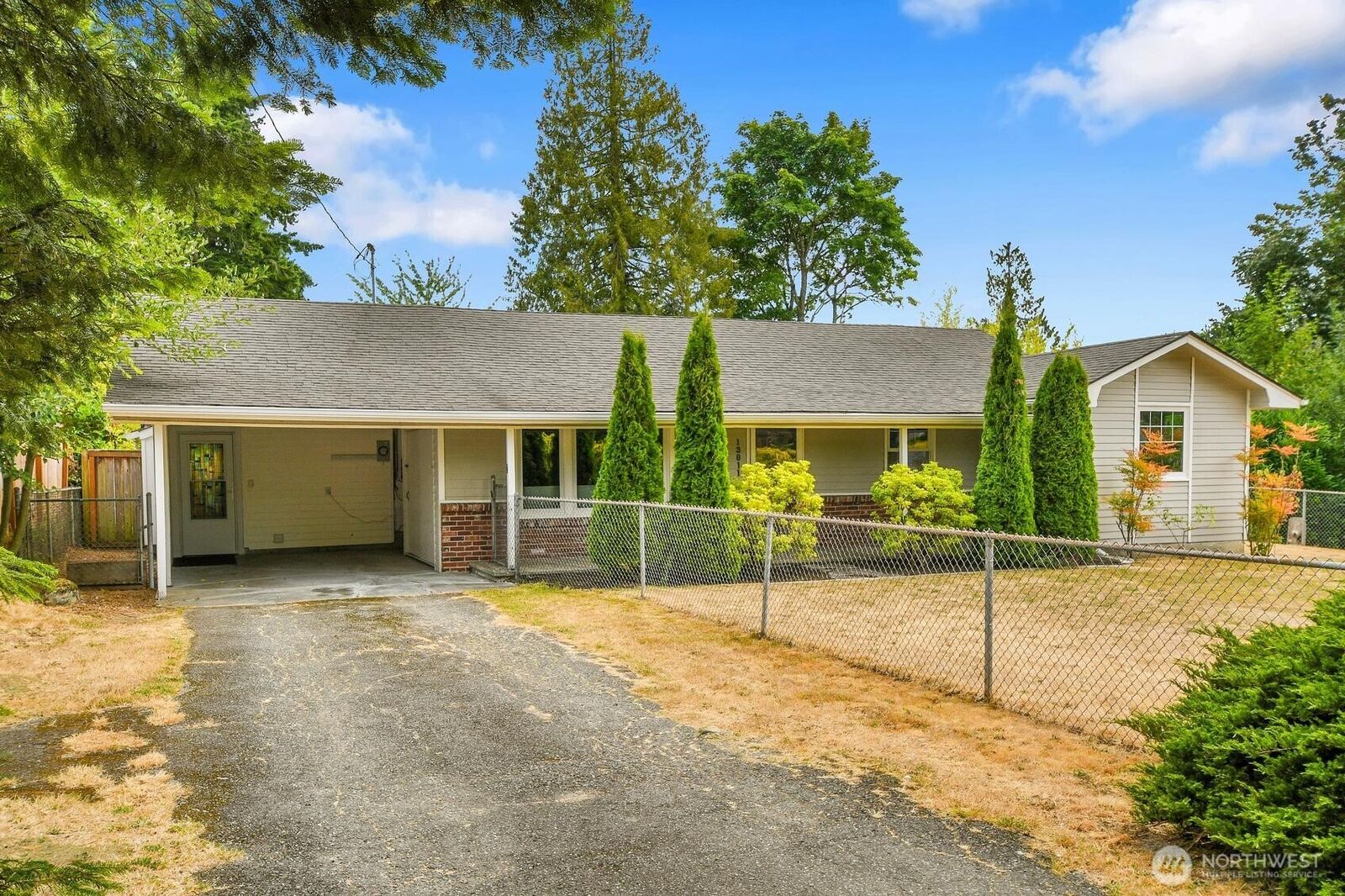 Property Photo:  13811  Beverly Park Road  WA 98087 