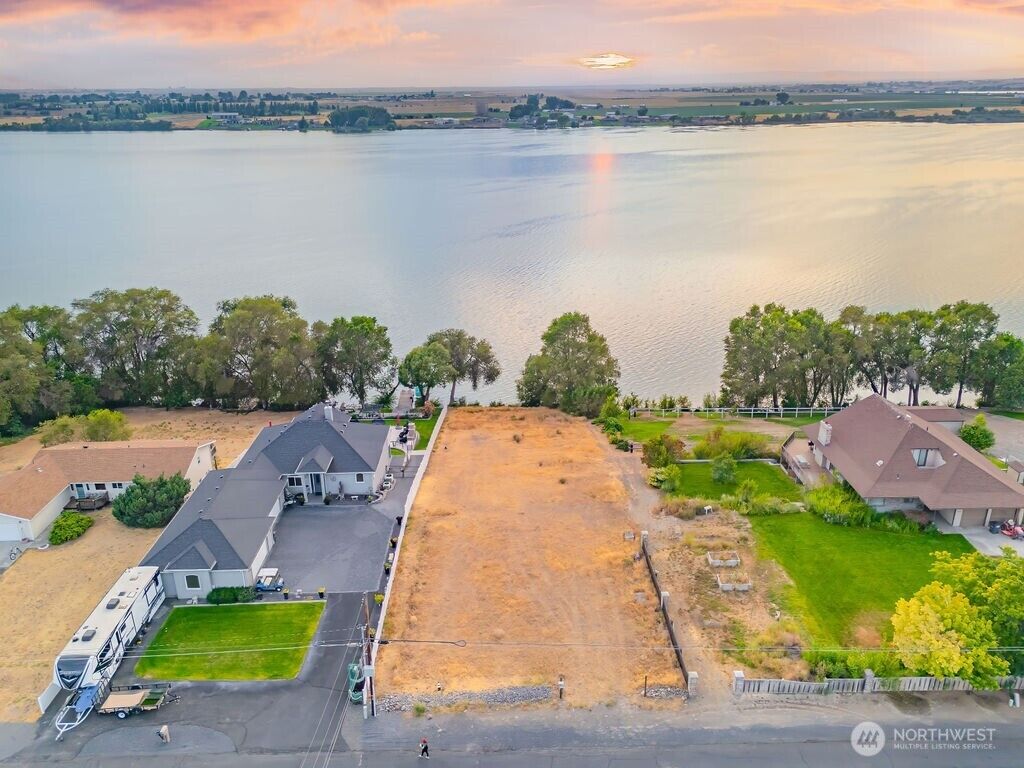 Property Photo:  4898  Shorecrest Drive NE  WA 98837 