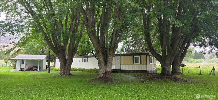 Property Photo:  202 A  Oniel A  WA 98844 