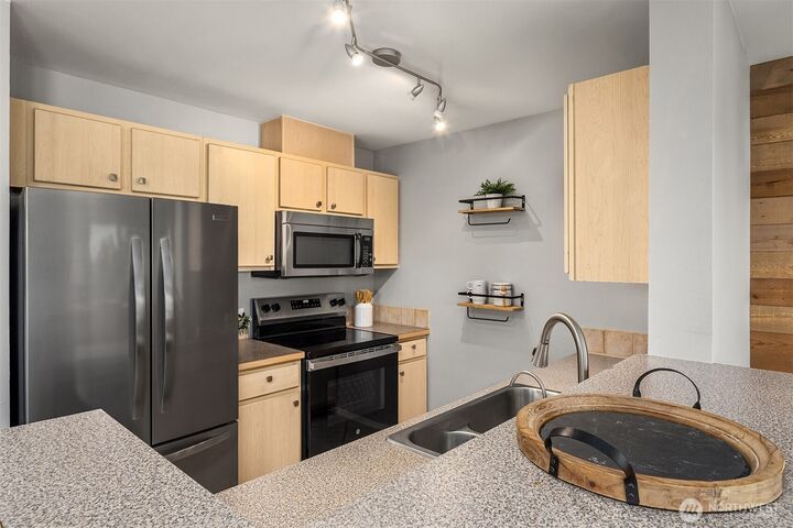 Property Photo:  600 N 85th Street 403  WA 98103 